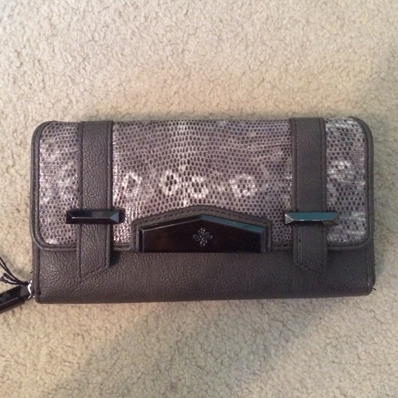 Taupe never used wallet
