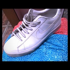 White nike Classic women's sneakers