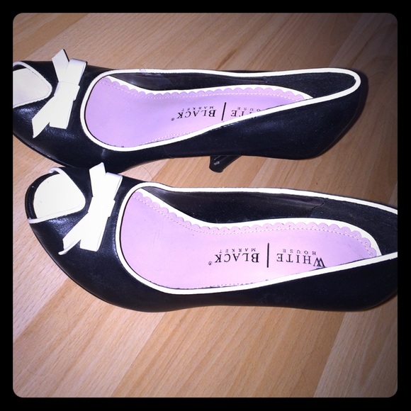 Black Pumps