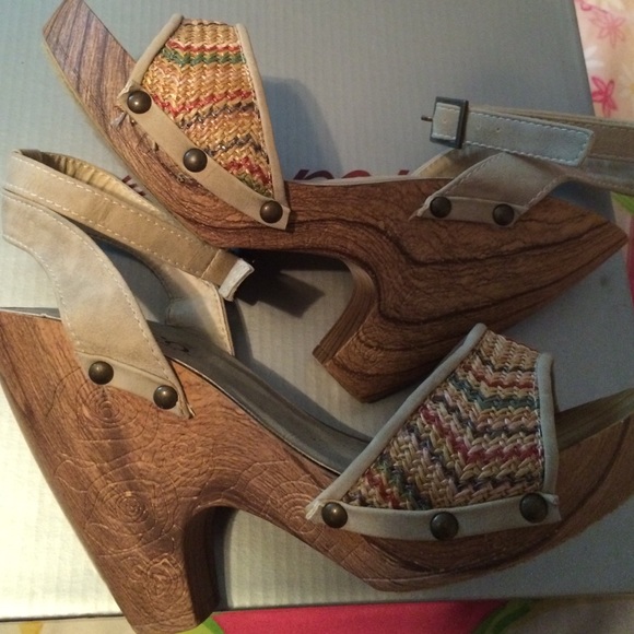 Cute little heels, perfect for everyday wear - Picture 2 of 2