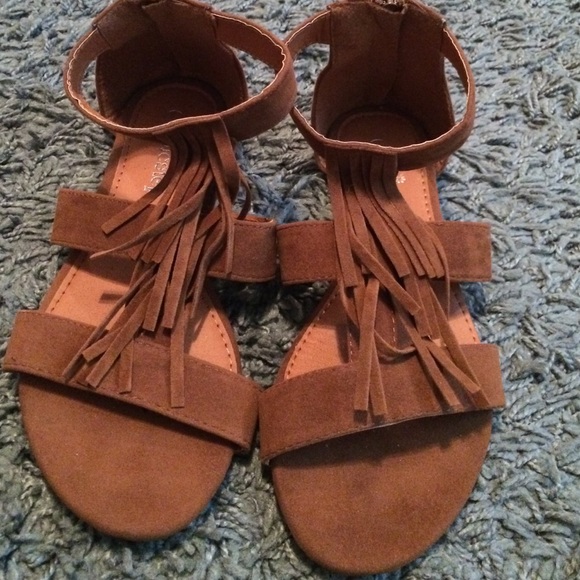 Cute brown sandals - Picture 2 of 2