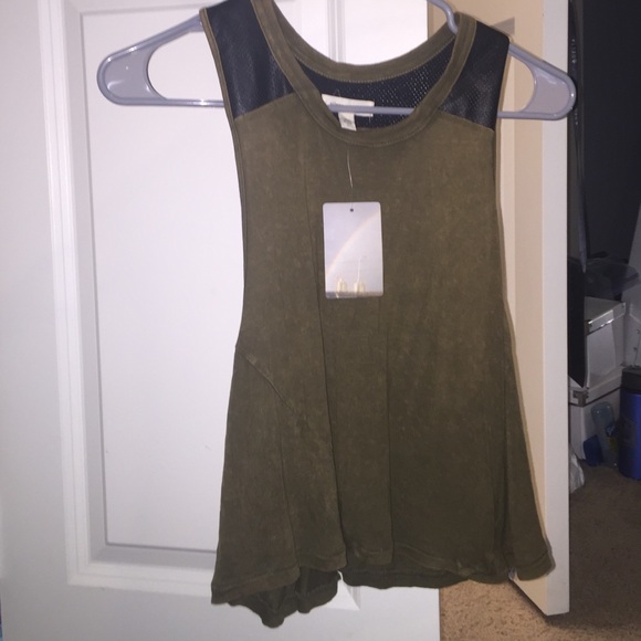 Brand new Urban Outfitters shirt!💥