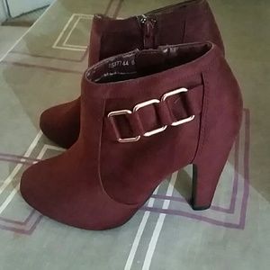 Burgandy boots/booties