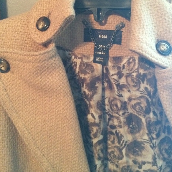 Long tan fancy coat - Picture 3 of 4