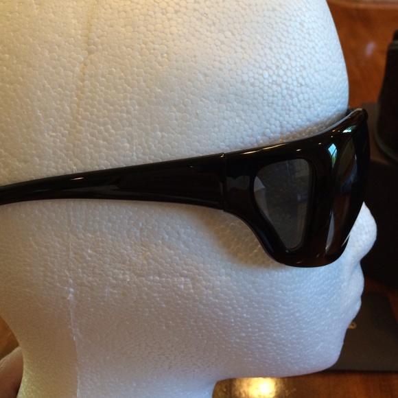 Authentic Black Tom Ford Kennedy TF Sunglasses - Picture 2 of 4