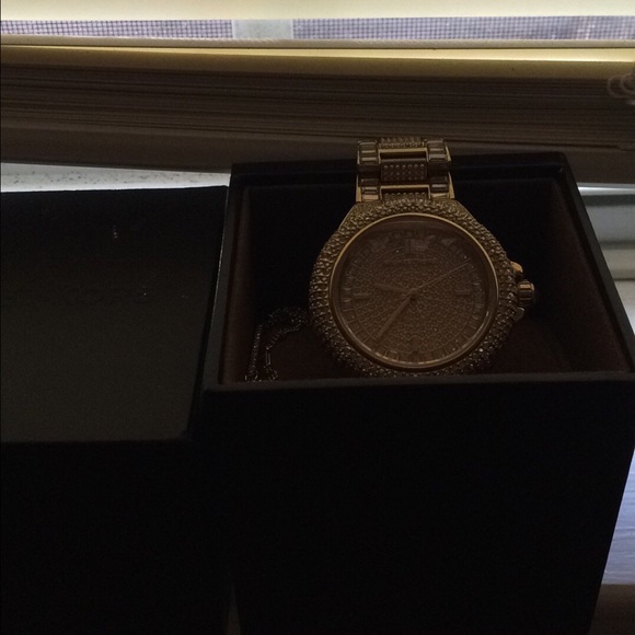 Mk watch main image 2