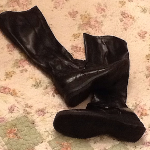 Very nice black boots