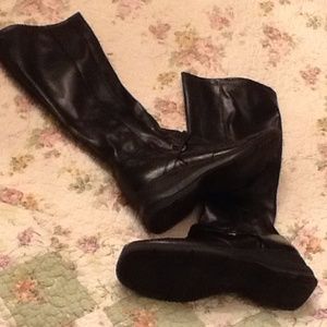 Very nice black boots