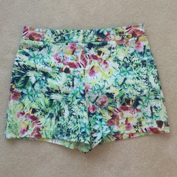 High waisted printed shorts