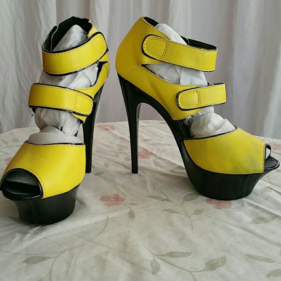 Flawed Miss Me Black and Yellow Heels - Picture 4 of 4