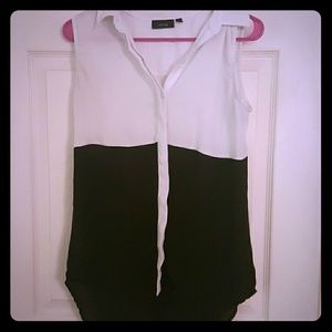 ❌SOLD❌ BLACK and White Top