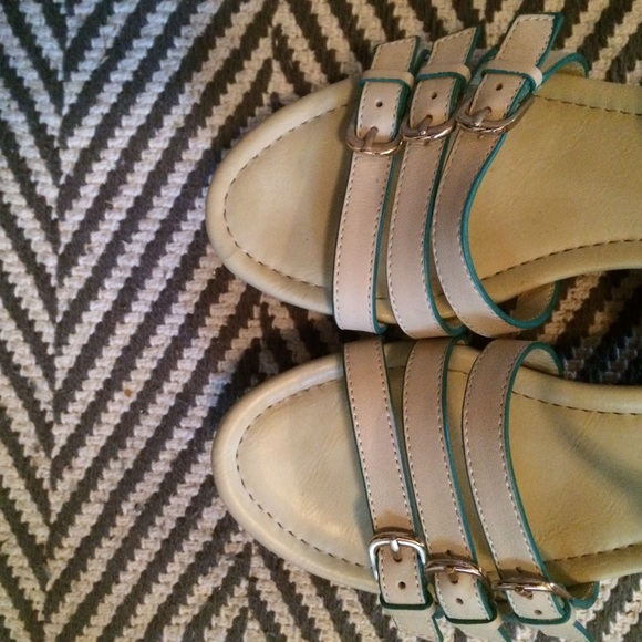 Isolá Sandals - Picture 2 of 2