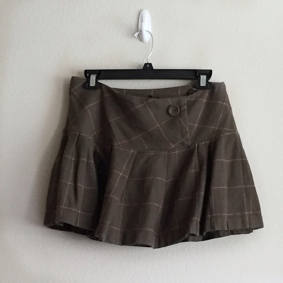 Pleated wool skirt
