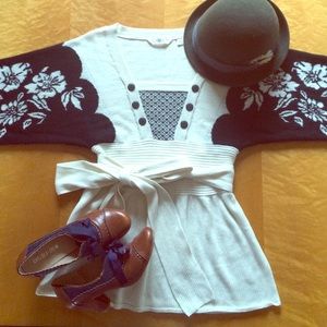 !HP! Anthropologie Flower Sleeve Top