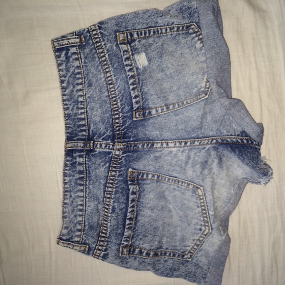 Flower shorts - Picture 3 of 3