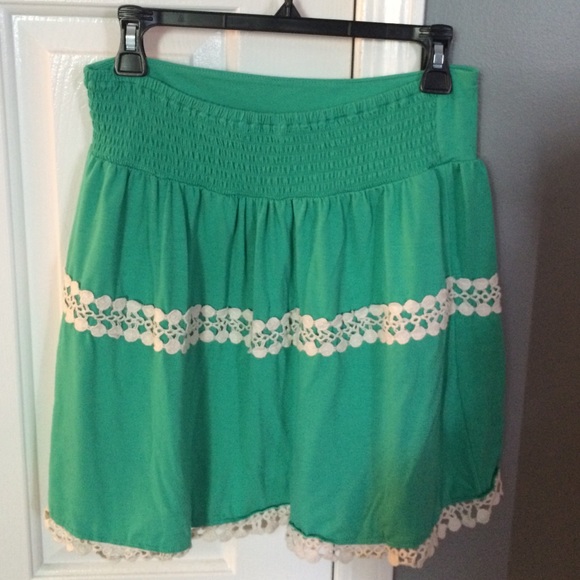 Light Green Skirt - Picture 2 of 2