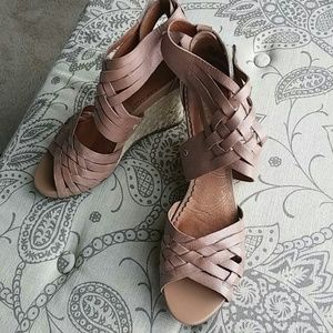 Indigo by Clarks beige wedges