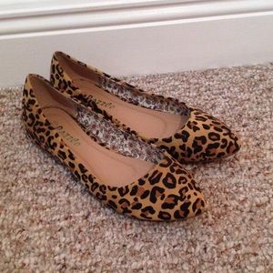 Cheetah point flats