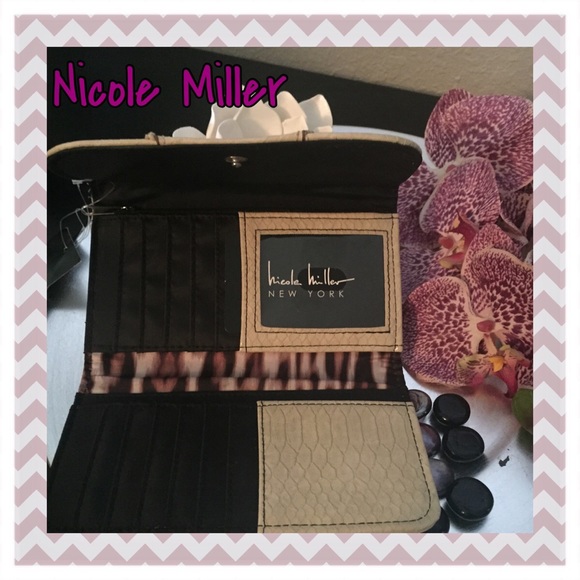 Nicole Miler Wallet Card/Check Holder - Picture 2 of 2