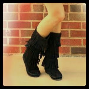 Black Minnetonka fringe boots