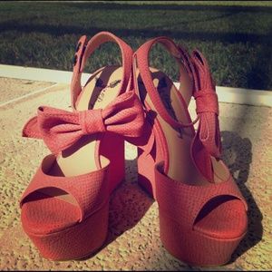 Kenny ?? penny coral  wedges with bows