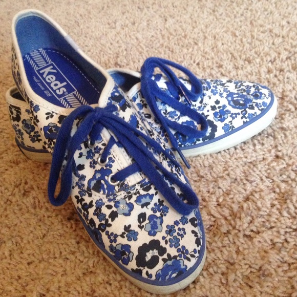 Blue floral patterned Keds tennis shoes