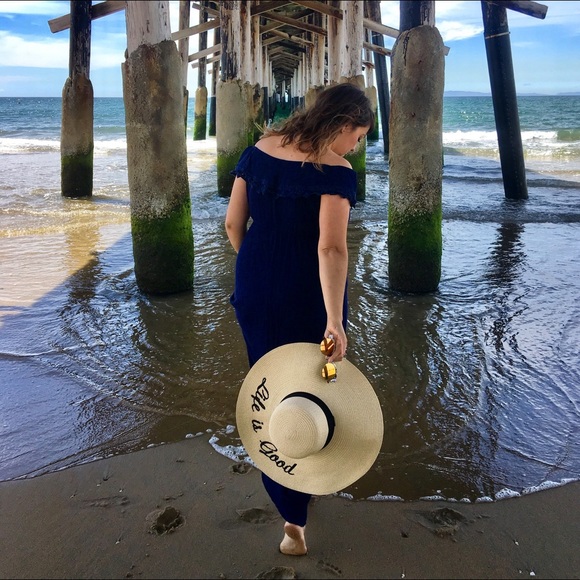 Hi, I'm Adiel! [@rosegoldlining on Instagram] - Picture 2 of 8