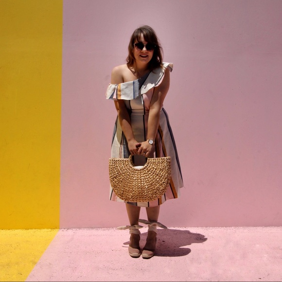 Hi, I'm Adiel! [@rosegoldlining on Instagram] - Picture 6 of 8