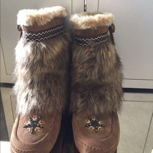 minnetonka fur boots