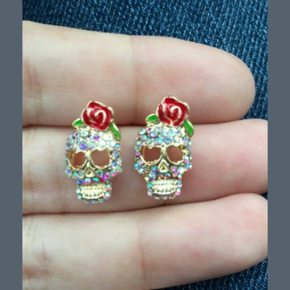 SOLD@DNZ25110  Skull Earring Studs - Picture 2 of 3