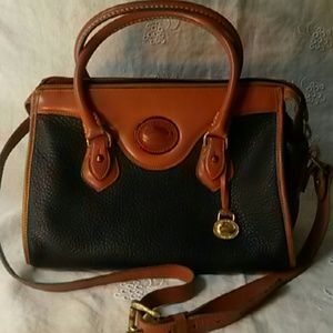 Vintage Dooney & Bourke Meduim Satchel !!