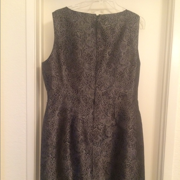 👗Black and Silver dress👗Reduced👗 - Picture 3 of 4