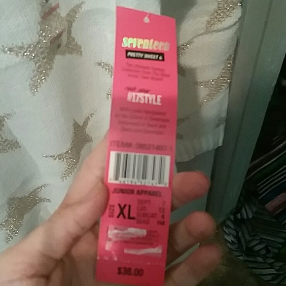 Seventeen gold star sweater (xl jr) - Picture 4 of 4