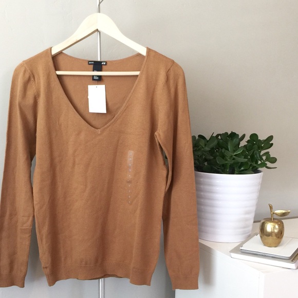 🍩 SOLD - H&M | Brown Camel Cognac V-Neck Sweater - Picture 2 of 3