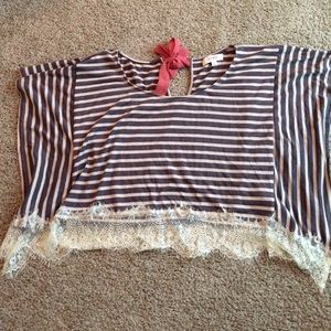 Very cute crop top. Never been worn