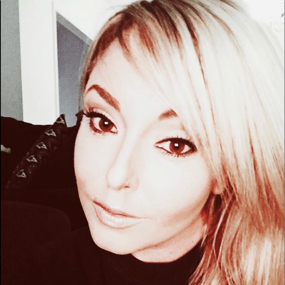 Meet your Posher, Elizabeth - Picture 2 of 4