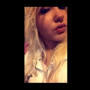 Meet your Posher, Ella