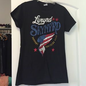 Fitted Ladies black extra-large fitted T-shirt.