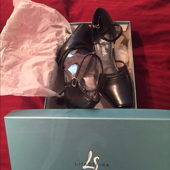 Black dress shoes