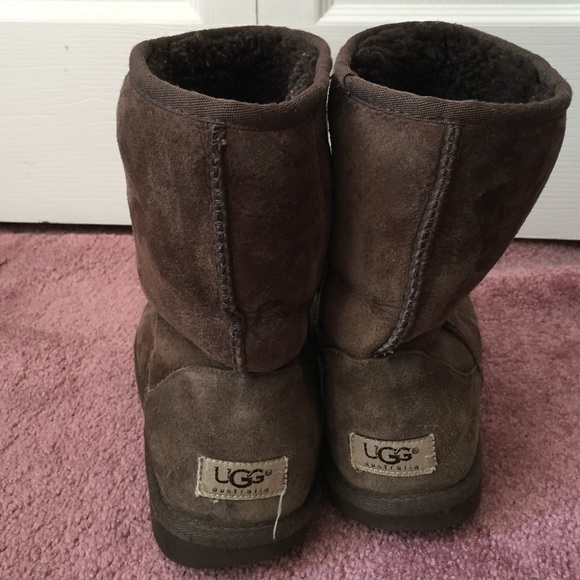 UGG Classic Chocolate size 8