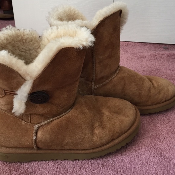 UGG Chestnut Bailey Button