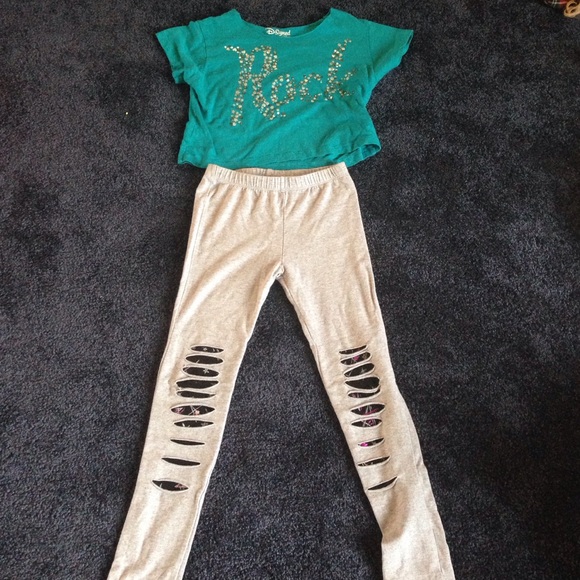 Half shirt with leggings.