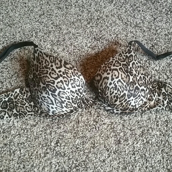 VS plunge 32D leopard bra