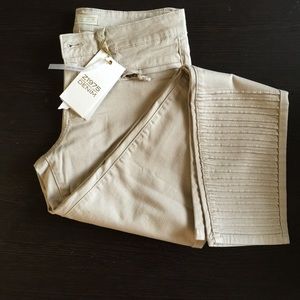 Zara Khakis