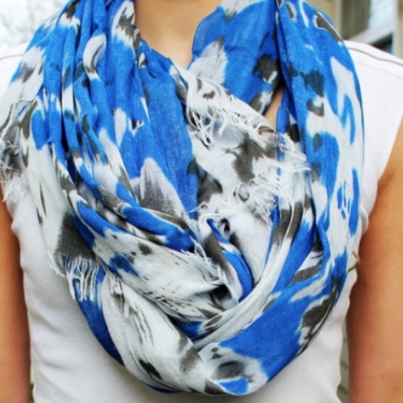 Flowy Multicolored Scarf! - Picture 2 of 2