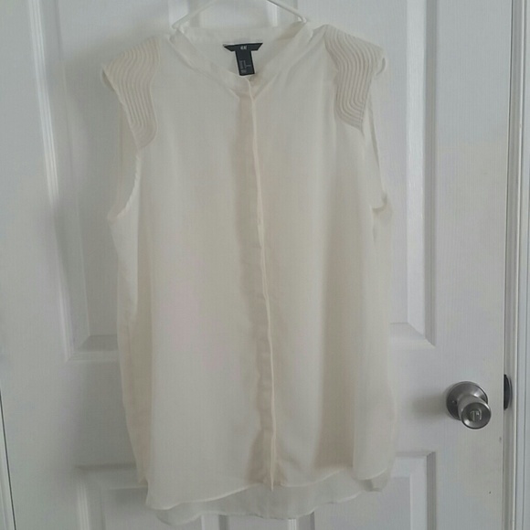 Off sleeveless blouse