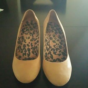 Tan Jessica Simpson wedges