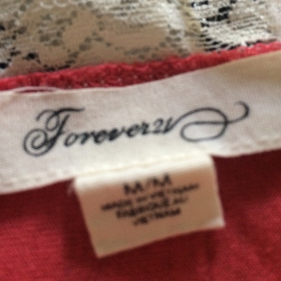 Coral and lace top - Picture 2 of 3