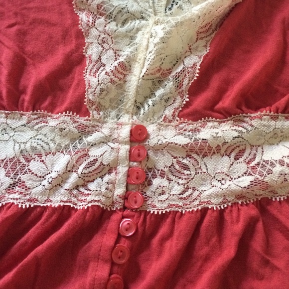 Coral and lace top - Picture 3 of 3