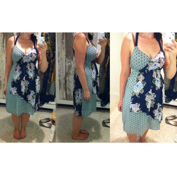 SOLD ••• Anthropologie Chrysanthemum Moon Chemise - Picture 3 of 4